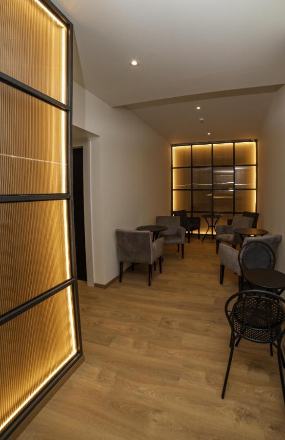 Brettania Hotel Ioannina Exterior photo